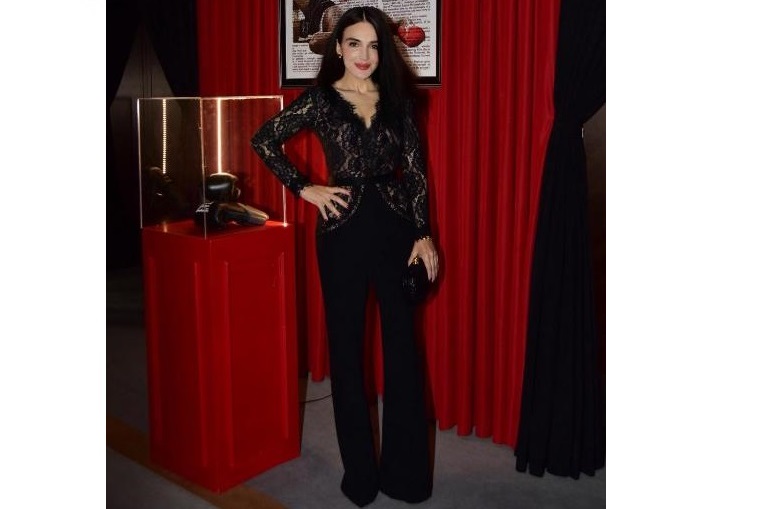 Neslihan Batum, Güzellii ve Zarafeti ile Tüm Dikkatleri Üzerine Toplad